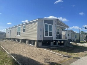 Building Photo - 6910 42nd Trail N