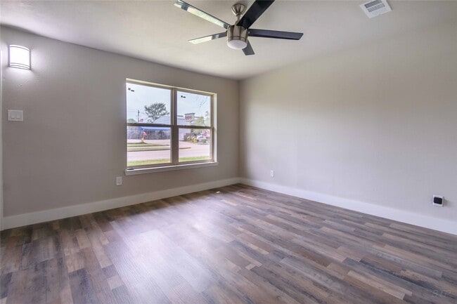 Building Photo - 12044 Beechnut St