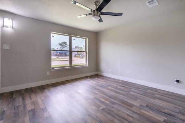 Primary Photo - 12044 Beechnut St