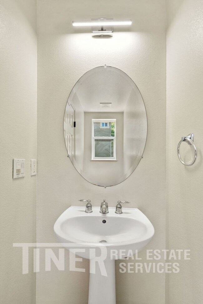 Building Photo - 2371 Snowberry Cir