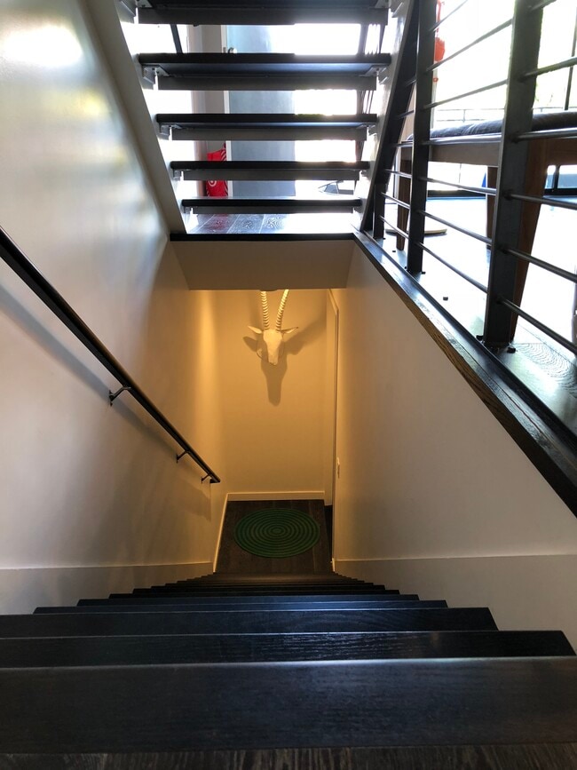 Building Photo - 465 Garden St