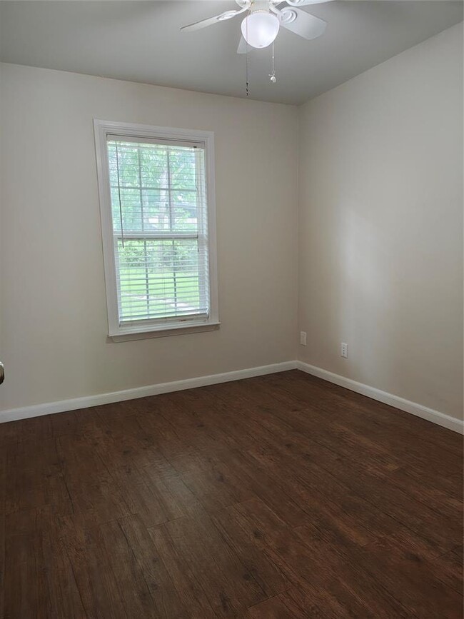 Building Photo - 3207 Locke Ln
