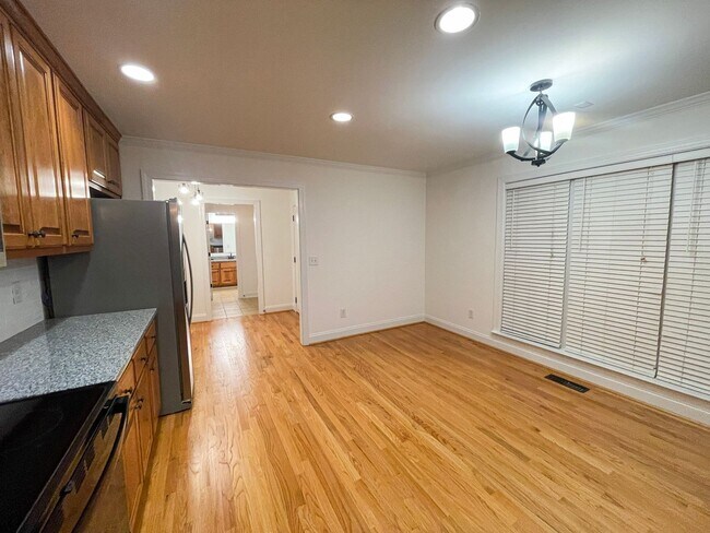 Building Photo - 282 Braddock Dr