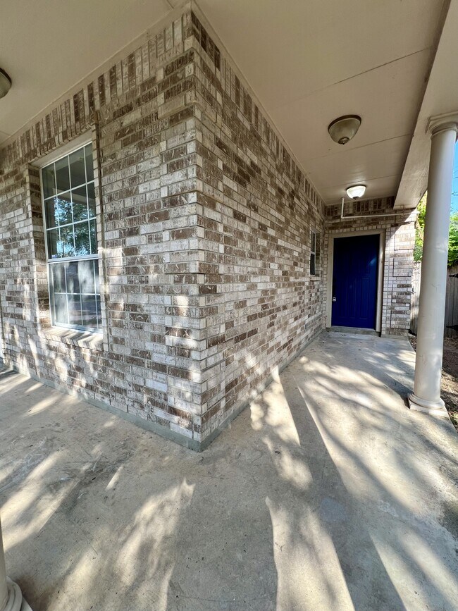 Building Photo - 2546 Sequoia Height St