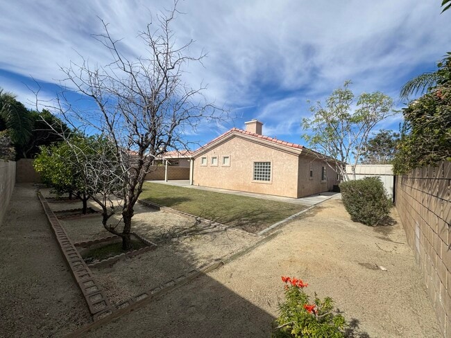 Building Photo - 74081 W Petunia Pl