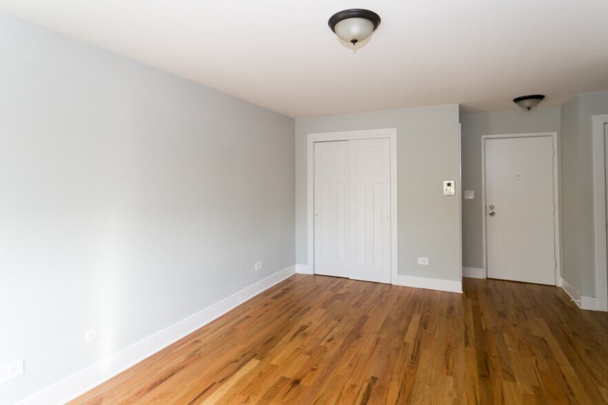 Building Photo - 696 Elm Pl