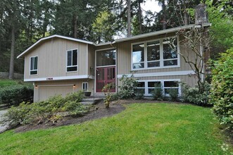 Building Photo - Beautiful 4 Bedroom / 3 Bathroom Home in B...