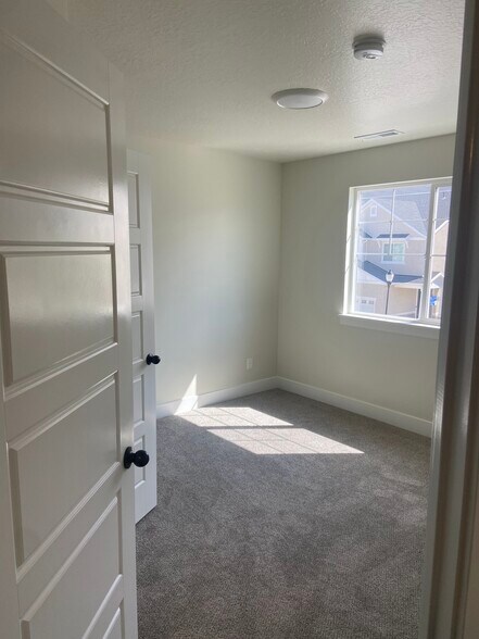 Building Photo - 4354 W Hemsley Ln