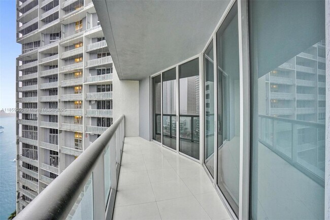 Building Photo - 475 Brickell Ave