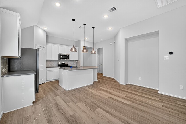 Building Photo - 8915 Field Daisy Ct