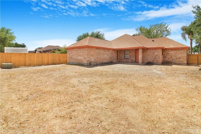 Building Photo - 28 N Champagne