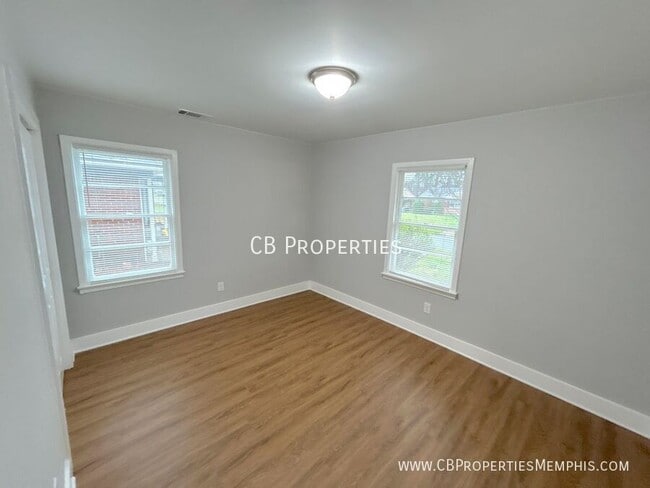 Building Photo - 1326 Whitewater-