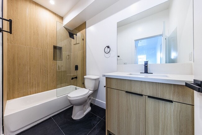 Building Photo - 2424 Westview Dr.