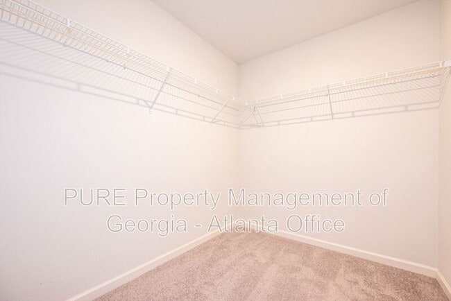 Building Photo - 44 Oxford Ln