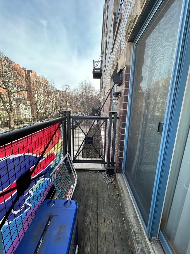 Building Photo - 865 W Buckingham Pl