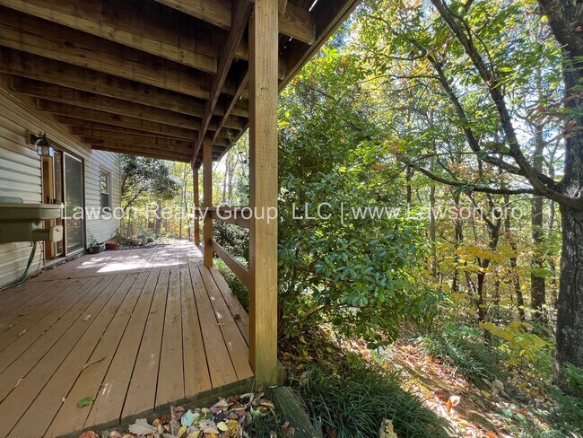 Building Photo - Nature Lover's Paradise-Easy Access to Vin...