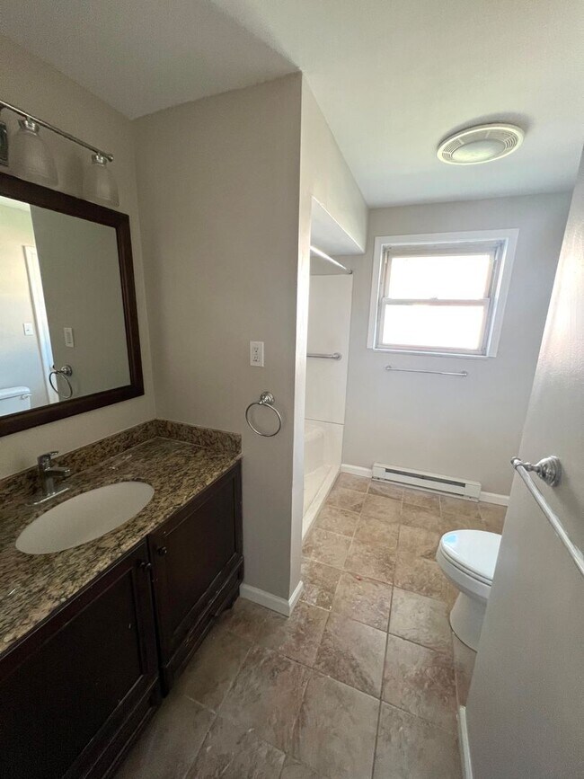 Building Photo - Stunning 3 Bed 1.5 Bath ranch available for rent in East Allentown