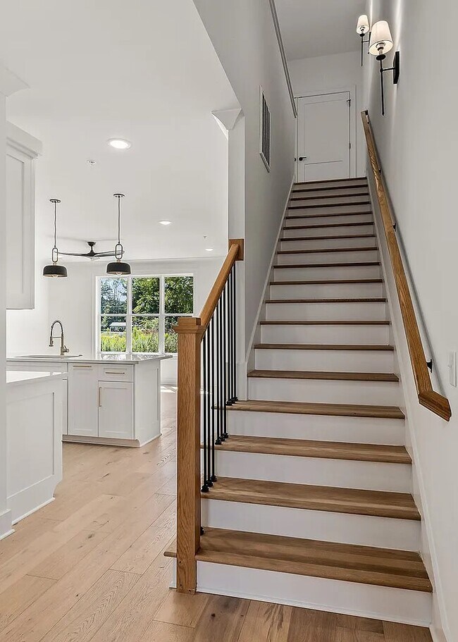 Building Photo - 815 Vickery Dr