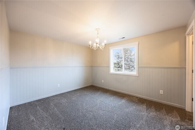 Building Photo - 4 bed, 3.5 bath home in cul-de-sac