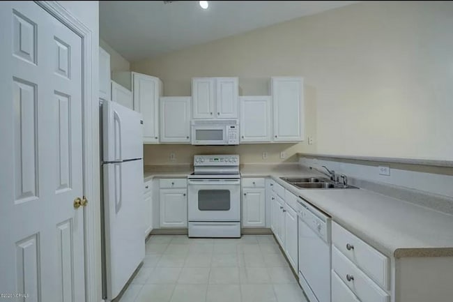 Building Photo - 3 bedroom, 2 bathroom townhome in Carleton Place