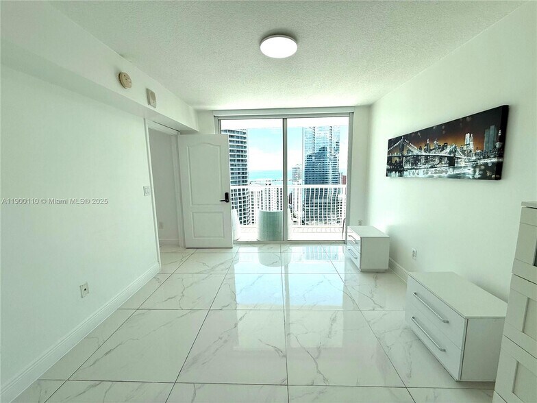 Building Photo - 1200 Brickell Bay Dr
