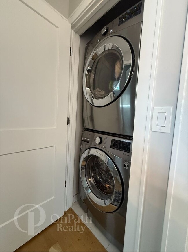 Building Photo - 6844 W 65th St