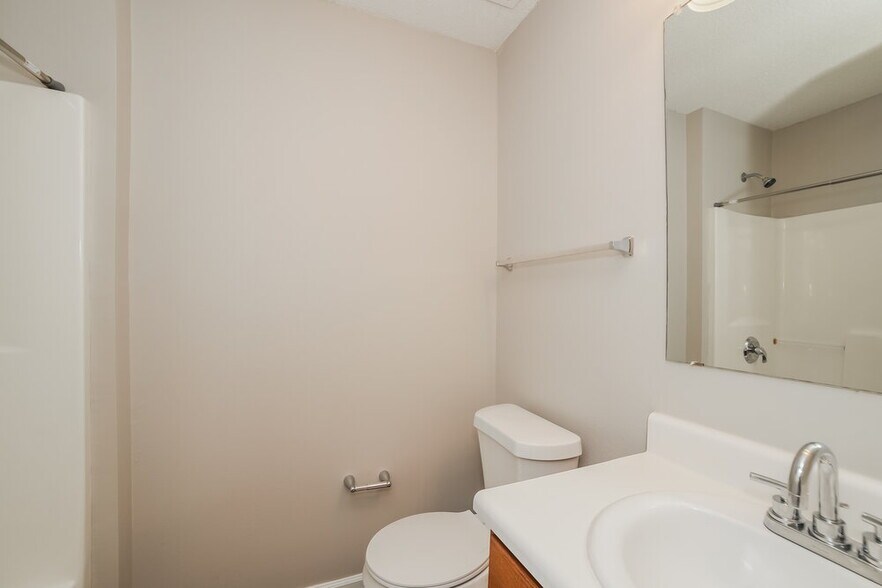 Building Photo - 1036 Sycamore Ln