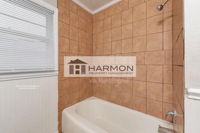 Building Photo - 4516 S Elizabeth Ave