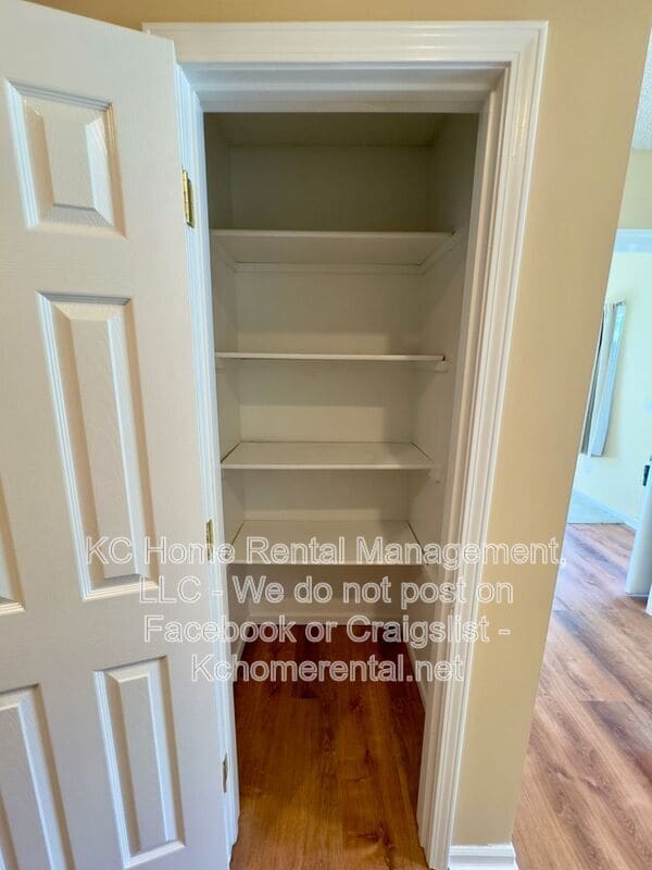 Building Photo - 8643 Melrose St