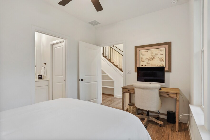 Building Photo - 3809 Valley View Rd