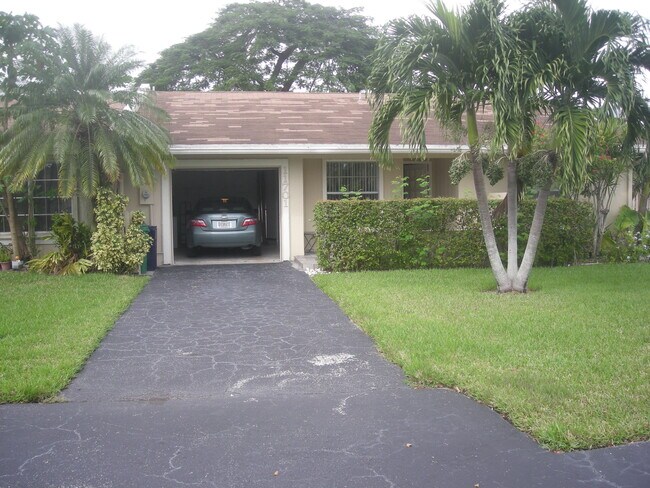 Garage - 11701 SW 108th Ln