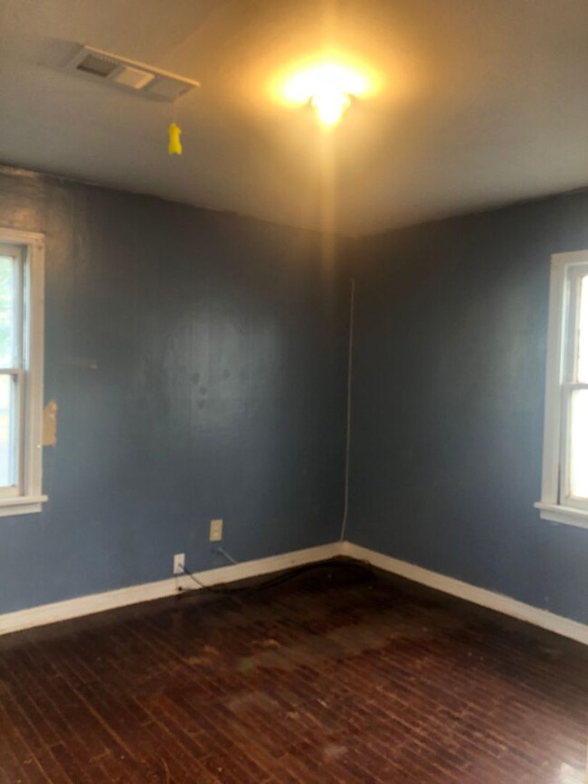 Building Photo - 1/2 OFF FIRST MONTHS RENT!! 3 bedroom 2 ba...