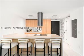 Building Photo - 9901 W Bay Harbor Dr