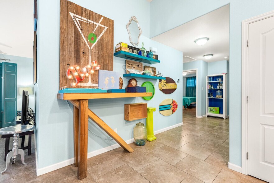 Building Photo - 618 Island Retreat Ct