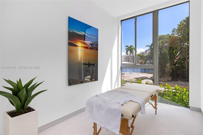 Building Photo - 503 Palm Dr