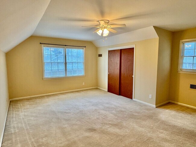 Building Photo - Gorgeous Interiors in this BONUS SPACE + 4 Bedroom  2 Bathroom Home!