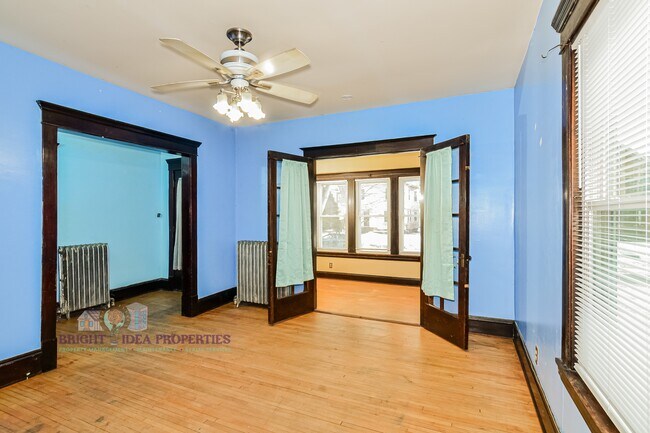 Building Photo - 2104 Emerson Ave S