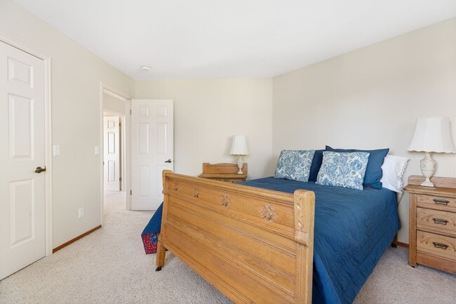 Building Photo - One Acre of Gorgeous Views and a Spacious ...