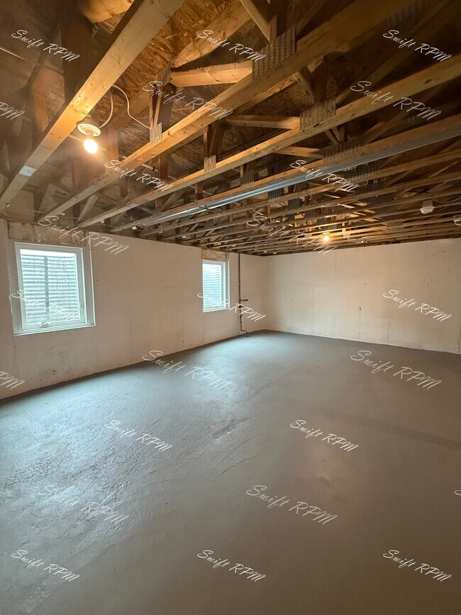 Building Photo - 119 Pendleton Ave