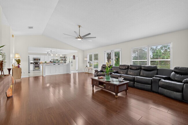 Building Photo - 5758 Benbow Ct