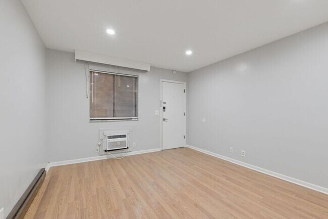 Building Photo - Hillsboro Village Modern 1BR - WALK TO VANDERBILT