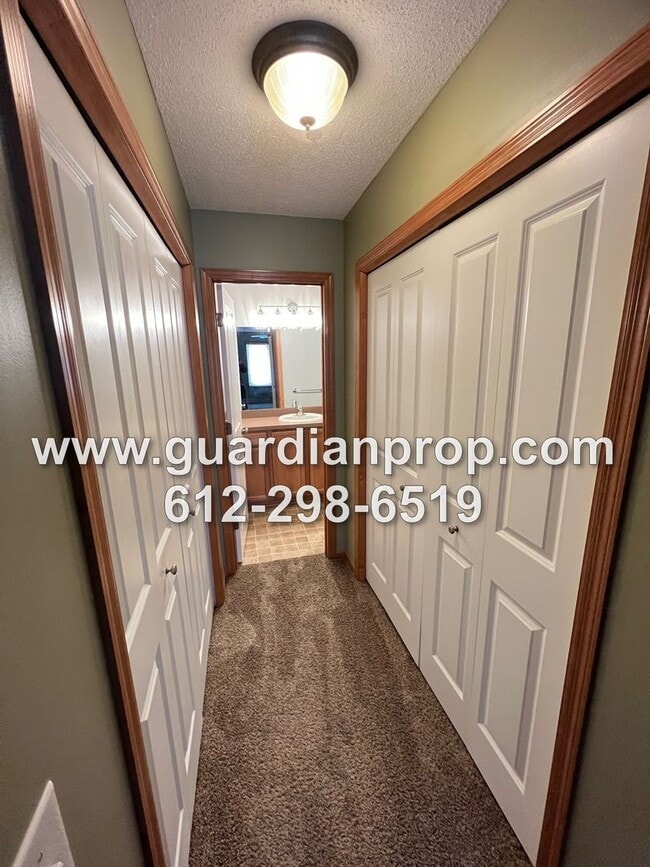 Building Photo - Lino Lakes Townhouse Available June 1, Open Floor Plan, Vaulted Ceilings, Fireplace, Loft, 2 Car ...