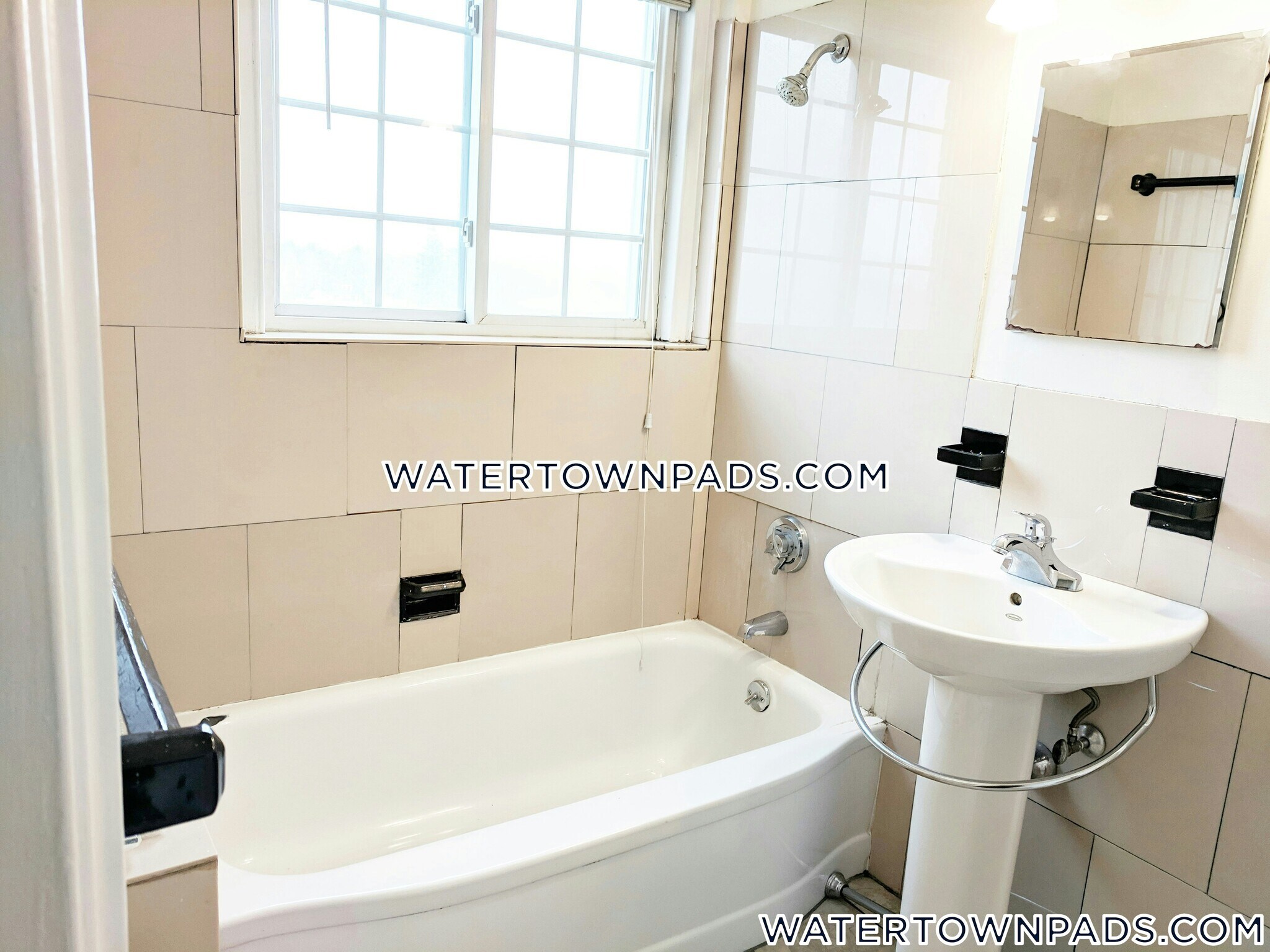 Building Photo - 550 Belmont St