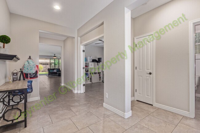 Building Photo - Beautiful Single-Story 3-Bed/3-Bath Home i...