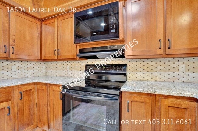 Building Photo - 18504 Laurel Oak Dr