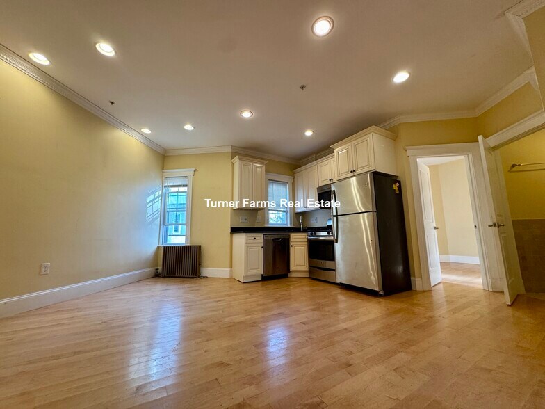 Primary Photo - 156 Magazine St