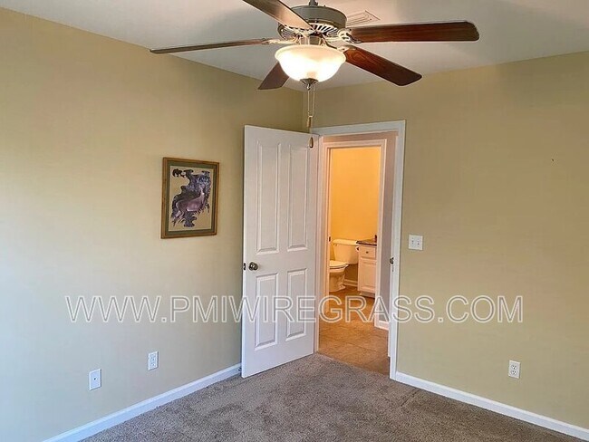 Building Photo - 214 Winterberry Way