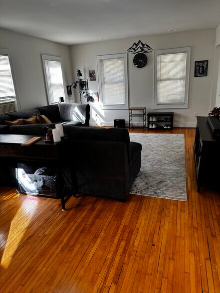 Building Photo - 1492 Bennaville Ave