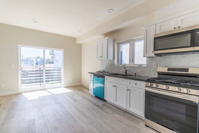 Building Photo - 5134 Riverton Ave