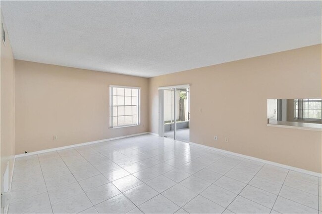 Building Photo - 1575 Lawndale Cir